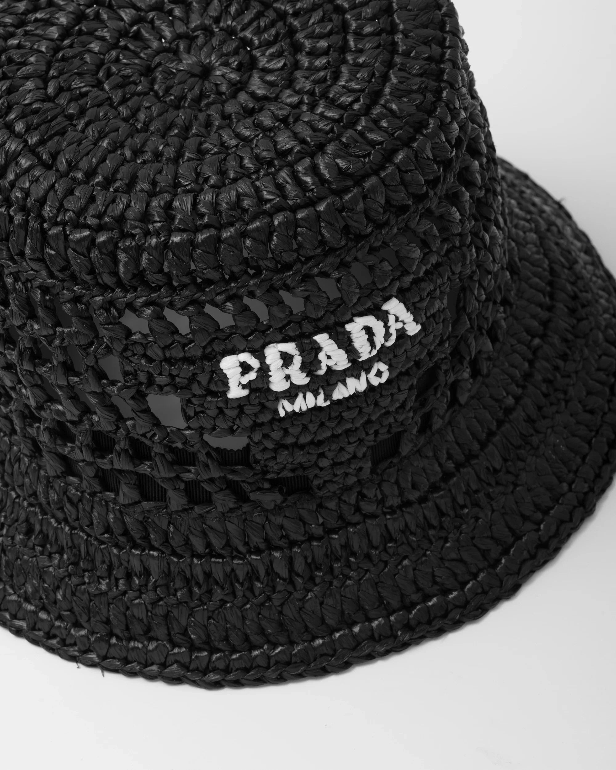 CAPPELLO PRADA BUCKET LOGO