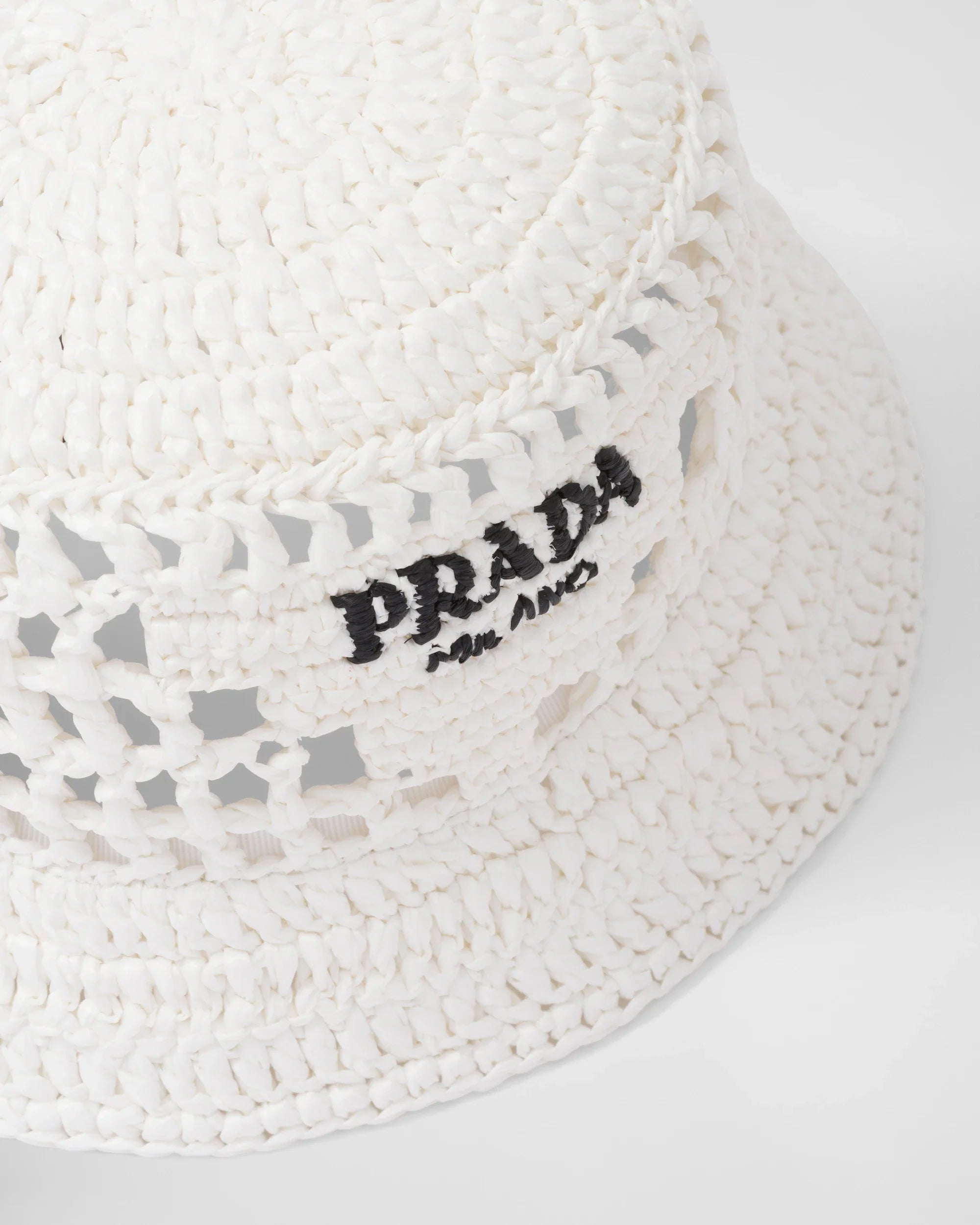 CAPPELLO PRADA BUCKET LOGO
